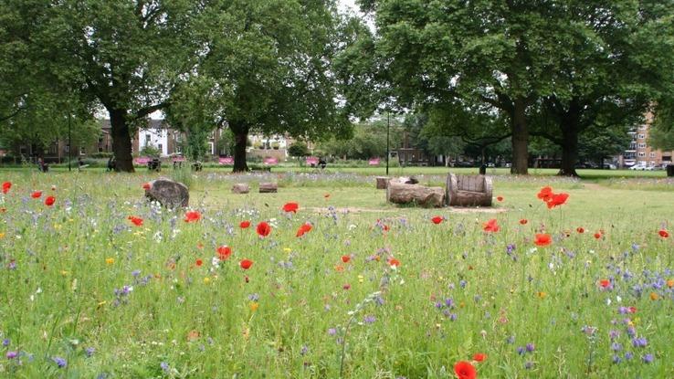 London Fields, 2 mins away!